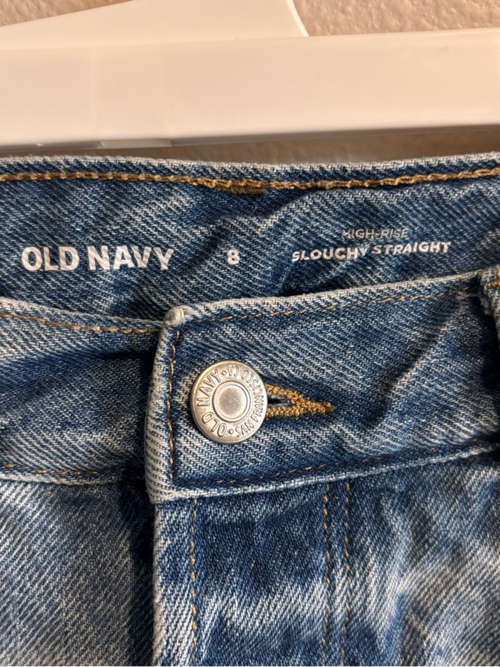 Old Navy Women’s Slouchy Straight Light Blue Distressed Jeans Size 8 - Picture 2 of 3